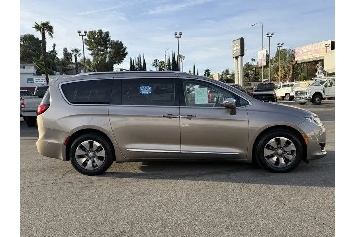 $18995 : Chrysler Pacifica Hybrid 201 image 8