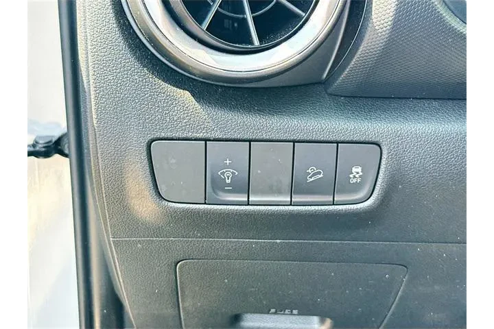 $17613 : Hyundai KONA 2023 SEL 4dr Cr image 10