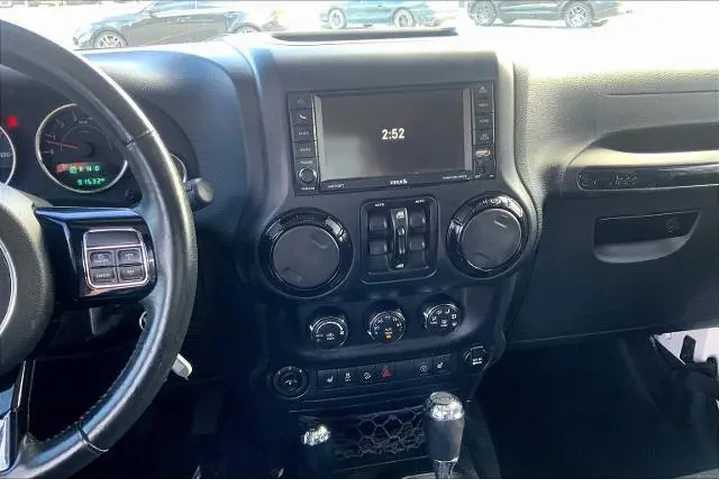 $16444 : Jeep Wrangler Unlimited 2015 image 6