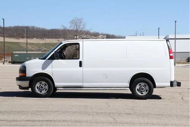 $24950 : GMC Savana 2017 2500 3dr Car image 5