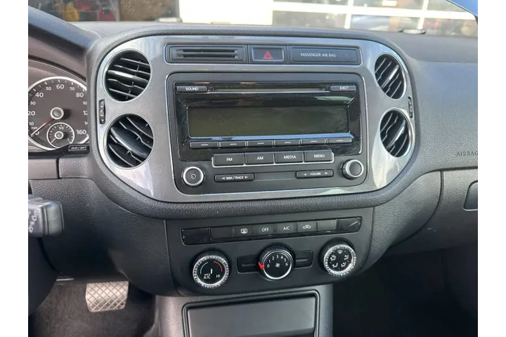 2013 Tiguan S 4Motion image 3