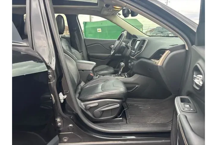 $9000 : Jeep Cherokee 2014 4x4 Limit image 7