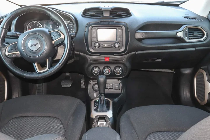 $14488 : 2017 Renegade Latitude 4x4 image 10