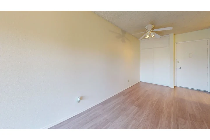 $1000 : The Ray Apartments image 3