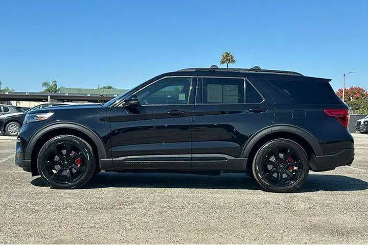$27775 : Ford Explorer 2021 AWD ST 4d image 6