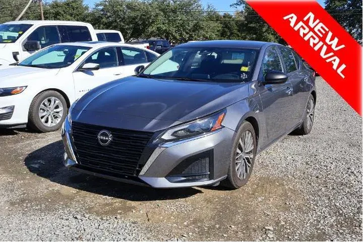 $17998 : Nissan Altima 2024 2.5 SV 4d image 1