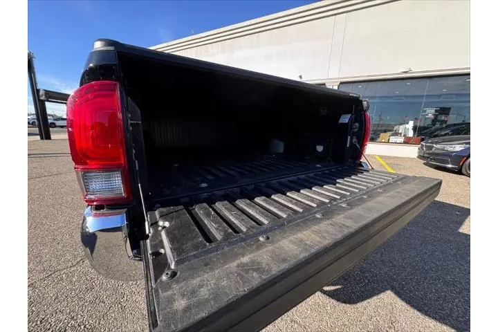 $26895 : Toyota Tacoma 2017 4x4 TRD O image 9