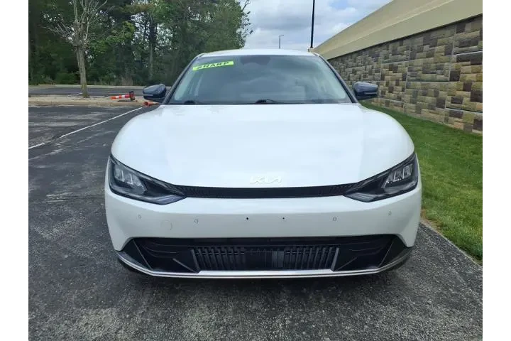 $26766 : Kia EV6 2024 AWD Wind 4dr Cr image 3