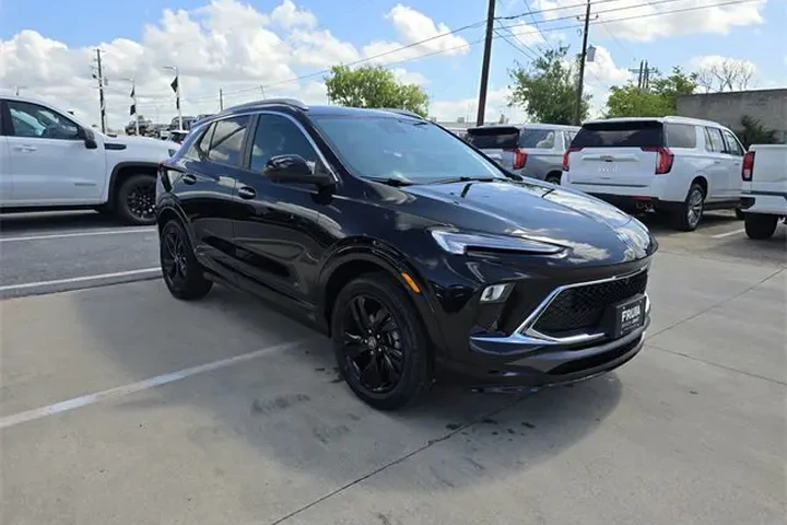$31480 : 2025 Encore GX Sport Touring image 3