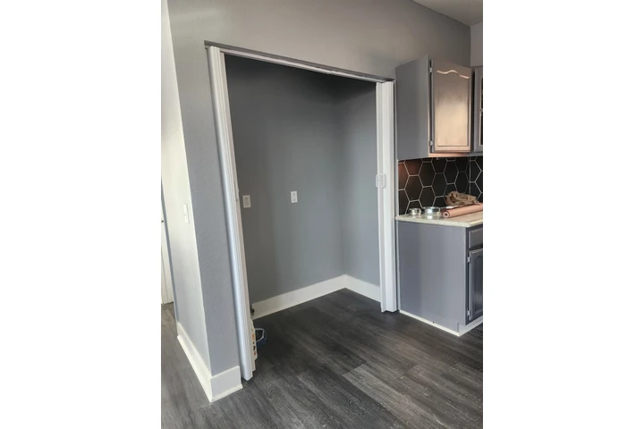 $3300 : SUR ESTE, ACEPTAMOS SECTION 8 image 6
