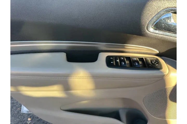 2015 Durango SXT image 10