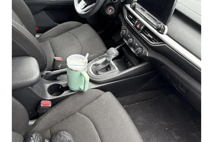 $12900 : Kia Forte 2020 LXS 4dr Sedan image 3