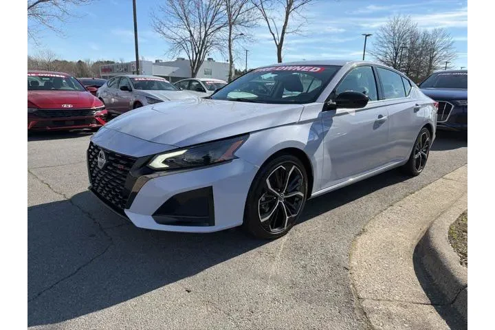 $21488 : Nissan Altima 2024 2.5 SR 4d image 3