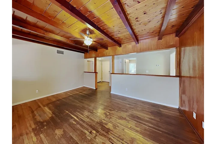 $1750 : Lovely Home Ready image 6