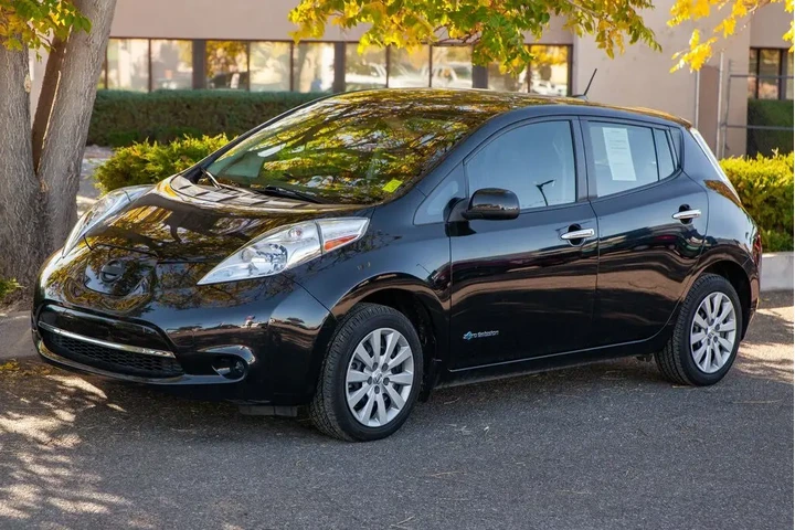 2015 LEAF S image 9