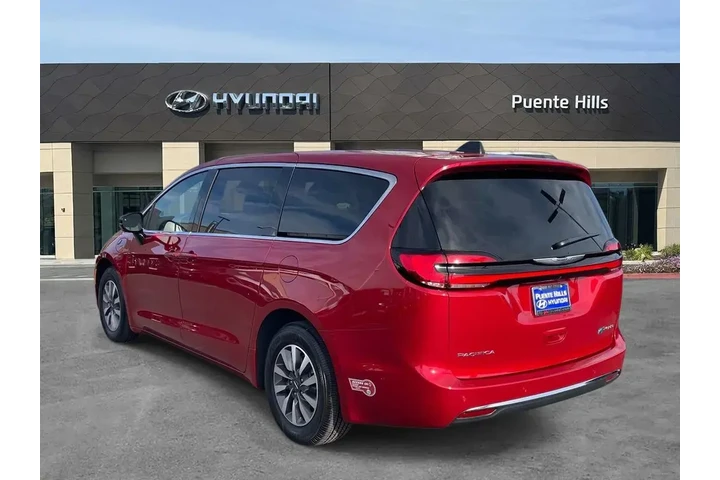 $37888 : Chrysler Pacifica Plug-In Hy image 4