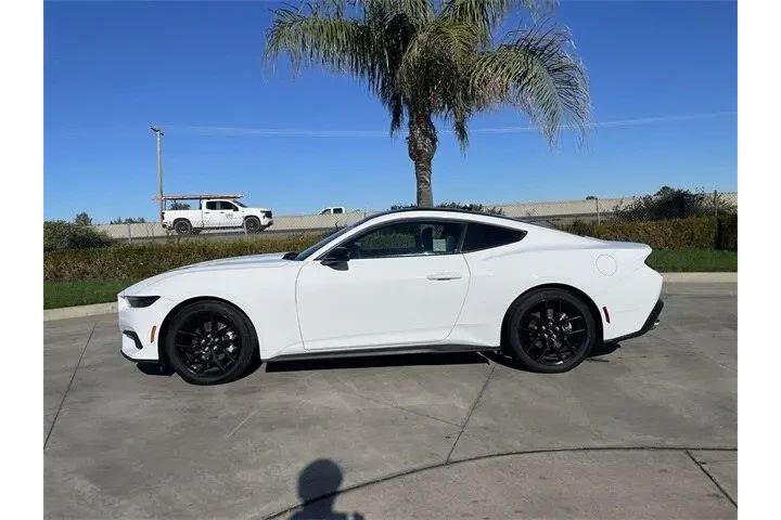 $28867 : Ford Mustang 2025 EcoBoost 2 image 5