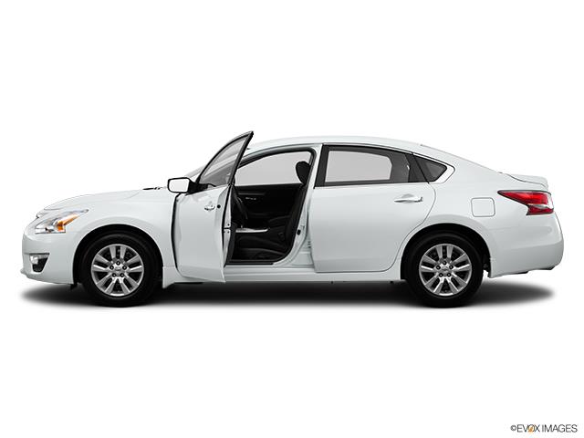 2015 Altima image 1