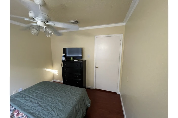 $800 : Recamara Amueblada image 1