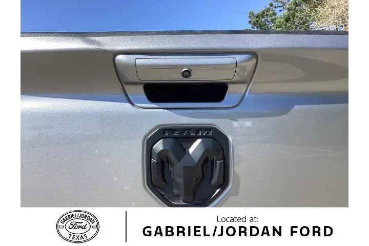 $26830 : Ram 1500 2020 4x4 Lone Star image 10