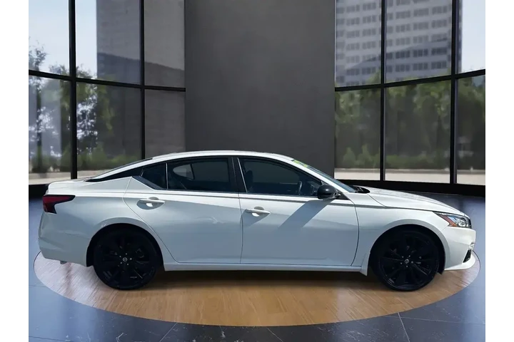 $22995 : Nissan Altima 2022 2.5 SR 4d image 2