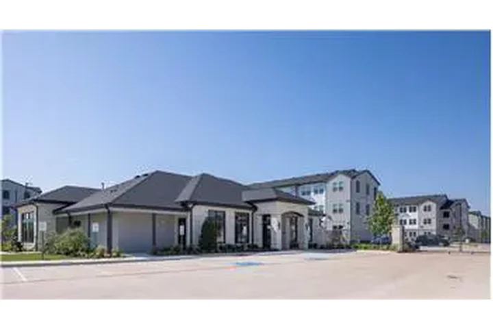 $1860 : Rental property with 2 bedro image 2