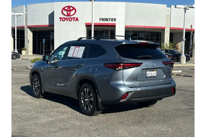 $34850 : Toyota Highlander 2023 LE 4d image 6