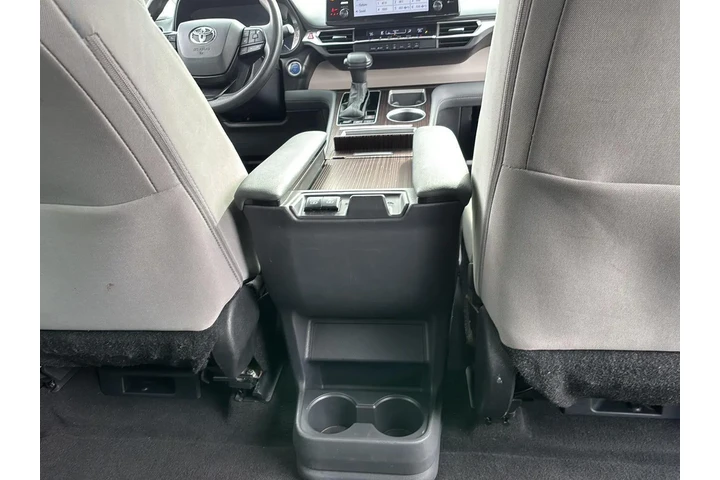 $33988 : Gold Certified 2024 Sienna LE image 10