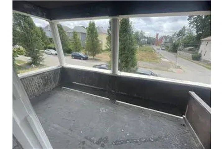 $750 : Rental property with 2 bedro image 3