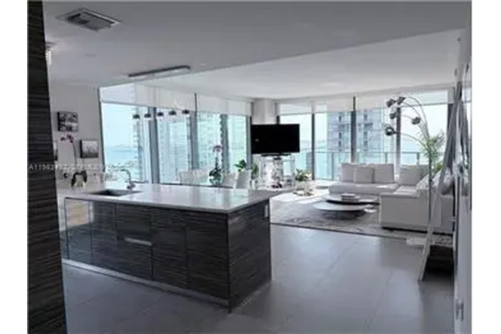 $5850 : Rental property with 3 bedro image 7