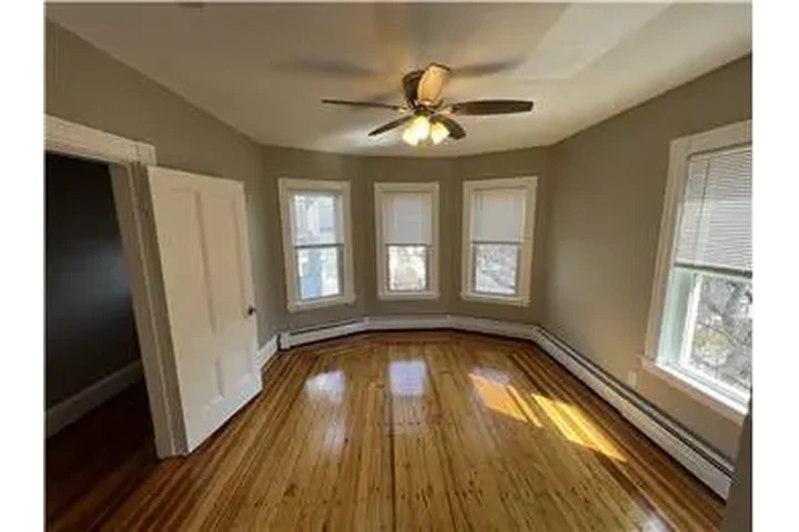 $4400 : Rental property with 3 bedro image 3