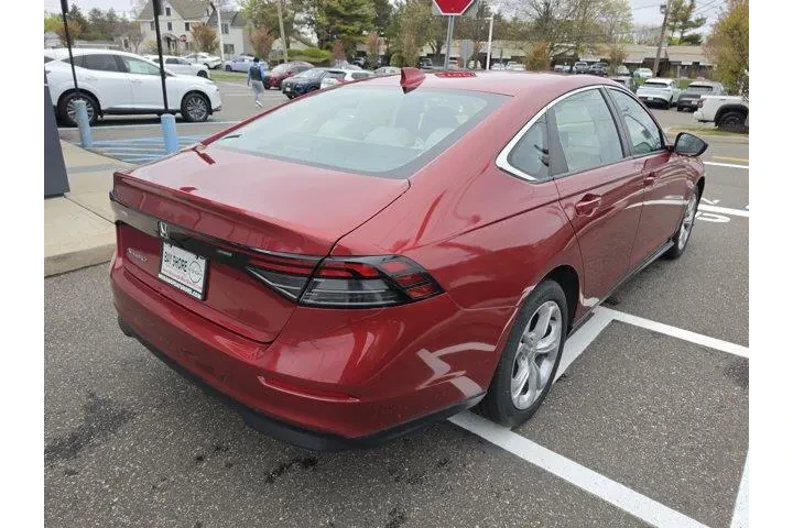 $23724 : Honda Accord 2024 LX 4dr Sed image 5