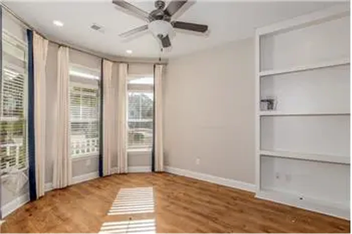 $3500 : Rental property with 3 bedro image 2