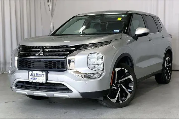 $22911 : Mitsubishi Outlander 2023 SE image 2