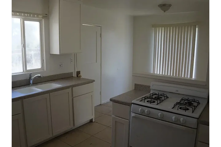 $1295 : La Sierra 2 Bedroom 1 Bath Hou image 4