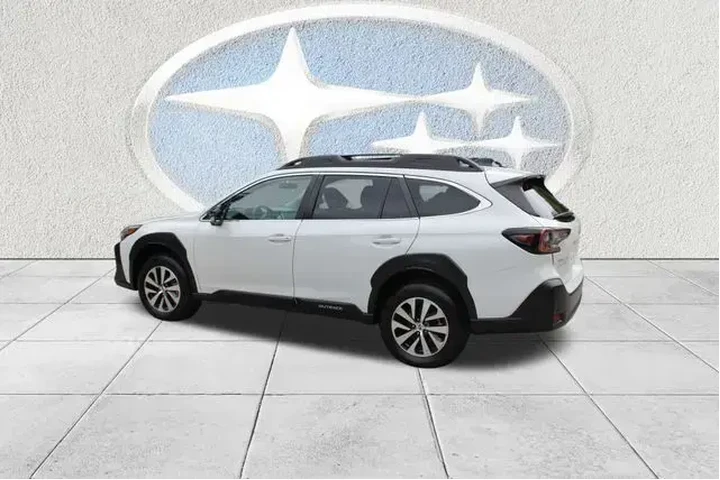 $27590 : Subaru Outback 2024 AWD Prem image 7