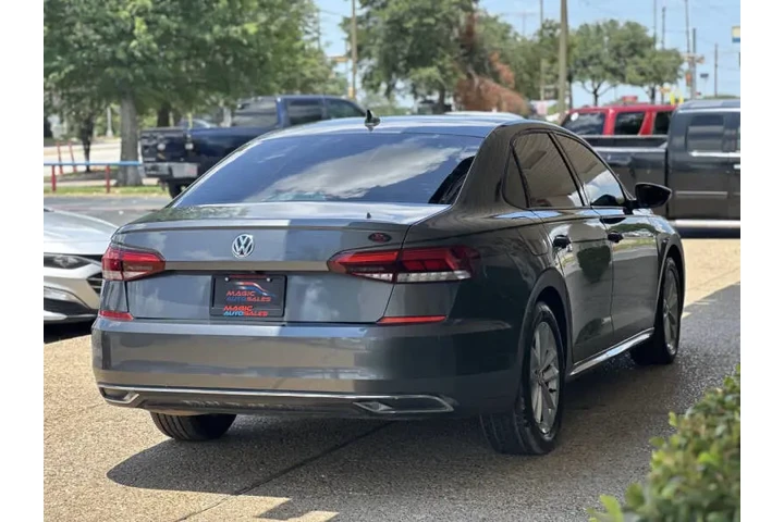 $18499 : 2021 Passat S image 9