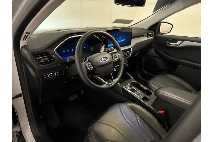 $31500 : Ford Escape Plug-In Hybrid 2 image 5