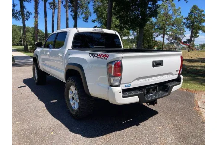 $32035 : Toyota Tacoma 2021 4x4 SR5 V image 6