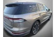 $34026 : Lincoln Aviator 2020 AWD Res thumbnail