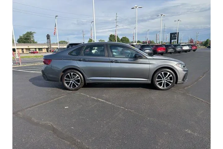 $20980 : Volkswagen Jetta 2025 Sport image 5