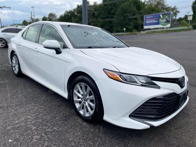 $15900 : 2018 TOYOTA CAMRY2018 TOYOTA image 4