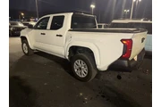 $31950 : Toyota Tacoma 2024 4x2 SR 4d thumbnail