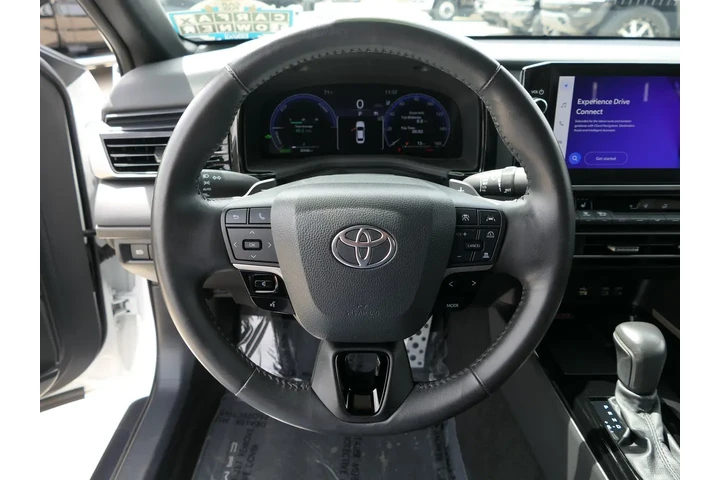 $1 : Toyota Camry XSE image 6