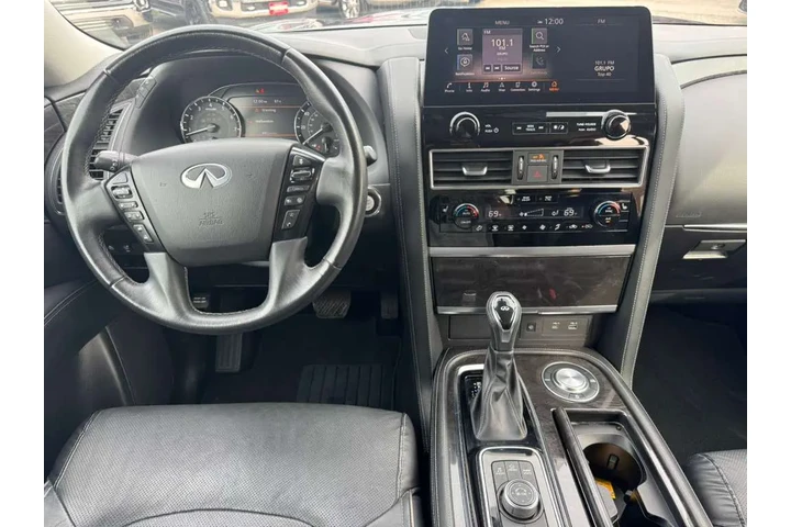 2023 QX80 LUXE image 7