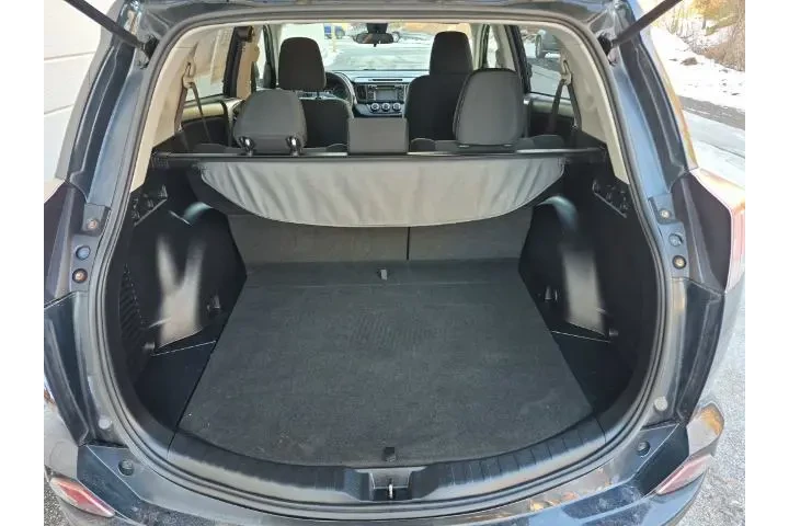 $18494 : Toyota RAV4 2018 AWD LE 4dr image 9