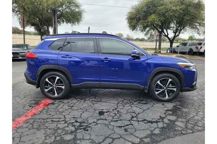 $33200 : Toyota Corolla Cross Hybrid image 2
