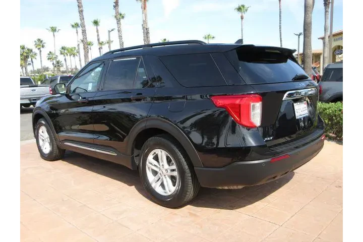 $27296 : Ford Explorer 2023 XLT 4dr S image 2