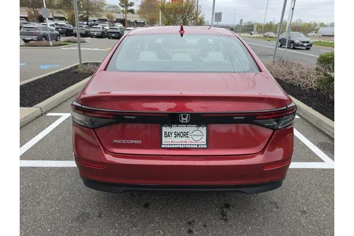 $23724 : Honda Accord 2024 LX 4dr Sed image 6