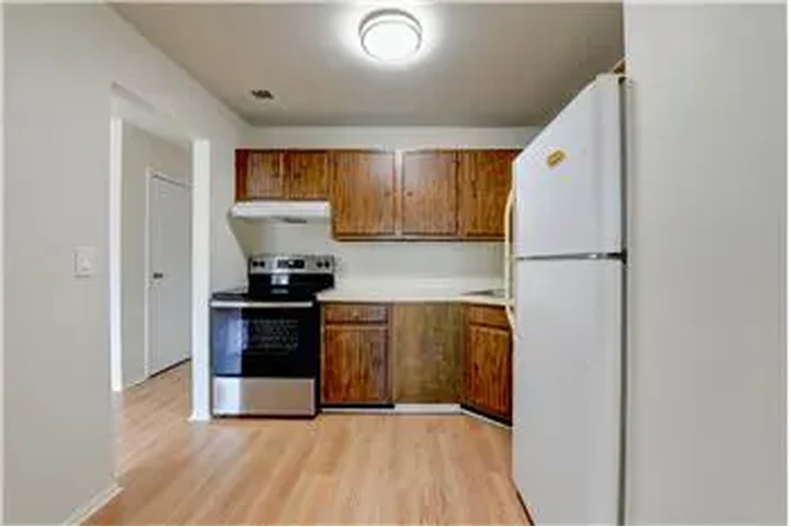 $1900 : Rental property with 2 bedro image 5